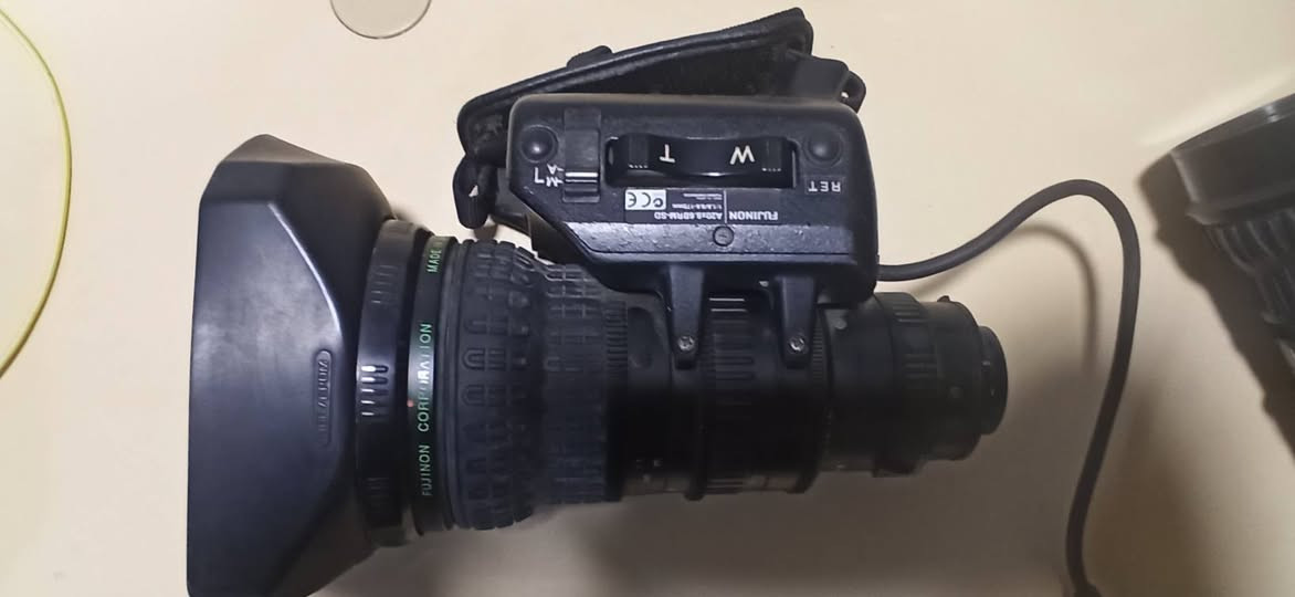 كامرات سوني فيديو مستعمل نضيف مع 3 عدسات مع مونيتر عدد 2 للبيع للاستفسار الاتصال على  ***********
