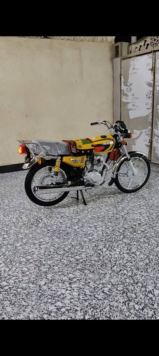 السلام عليكم دراجه للبيع 

بعدهي ما ماشيه متر بدهن شركه 

🏍ناما 2027 اوراق اسكنر مستخدمة    ايراني باب 

✅️اول اصلي  الشلامجة شاصي صالنصة نجمة

✅️ مكفولة من التاير للتاير مره 

ملحقاته نسختين سويج 

السعر خاص 

المكان :عماره احي عسكري 

الرقم :***********
