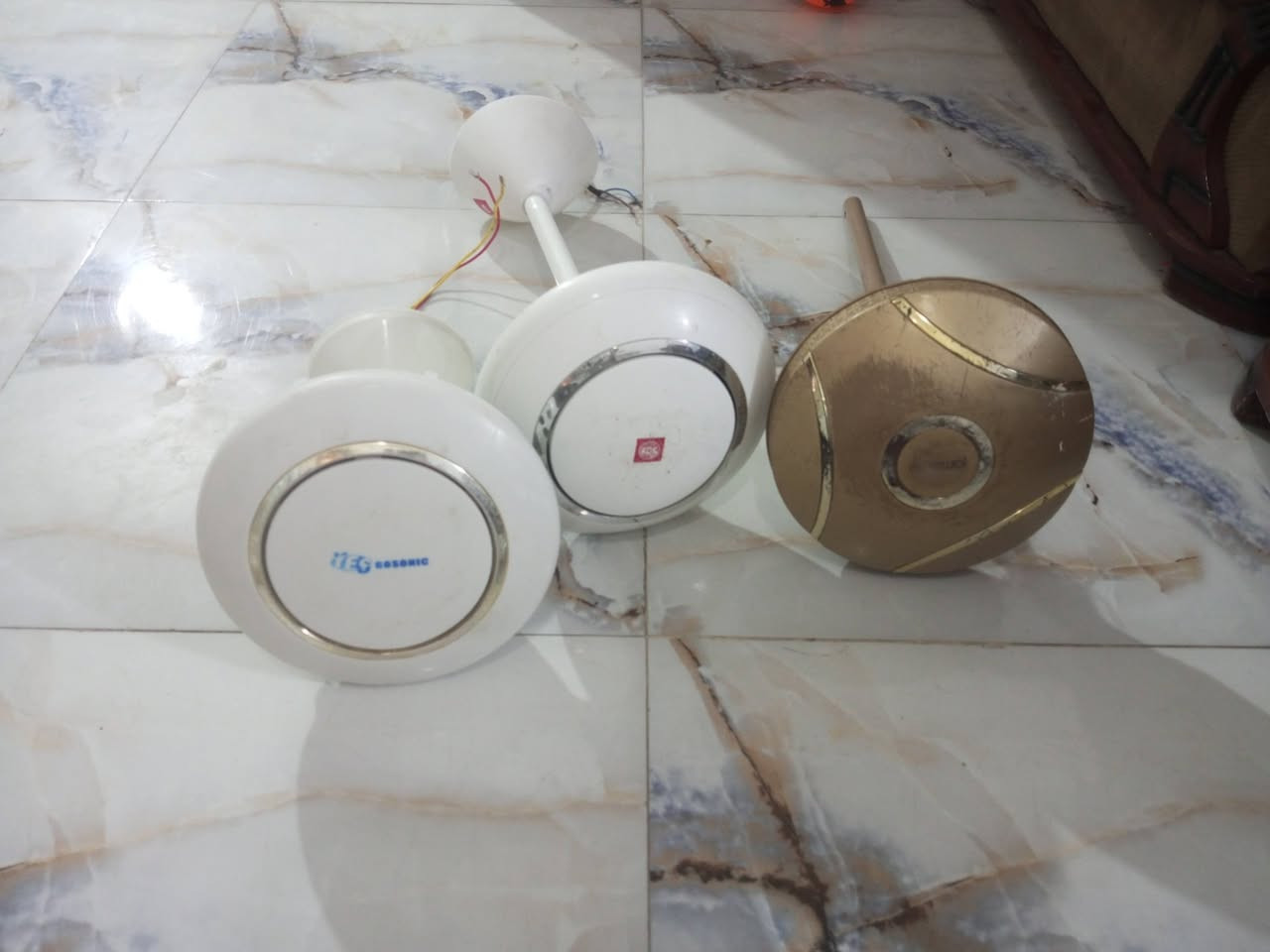 اغراض نظيفات شرط الشغل اسعارهن مناسبة الشراي يتصل او يراسل العنوان التضحية شارع العلوة واتساب خاص مفتوح ***********
الاوفن ٢٥ الواحد بيهن مجال 
العربانة ٢٥
المكينة ٥٠
غسالة جورايب ٥٠٠٠
سنك عدد ثنين ٥٠٠٠ الواحد 
مراوح الشحن حسب الحجم سعرهن بدون بطاريات
