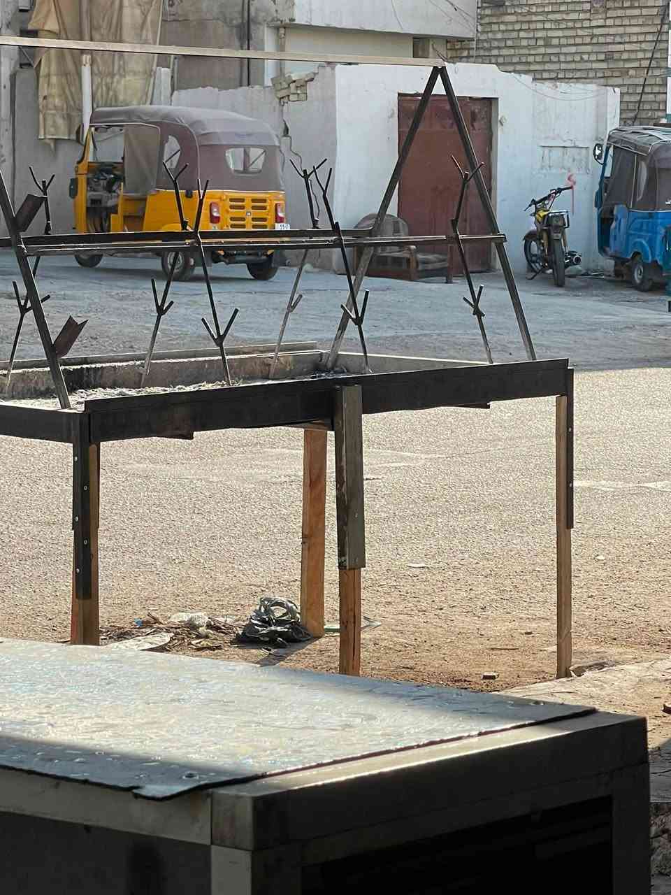 شوايت سمك او دجاج مستطيله العرض متر الطول مترتين حديد ثقيل السعر ١٥٠ للستفسار ***********

