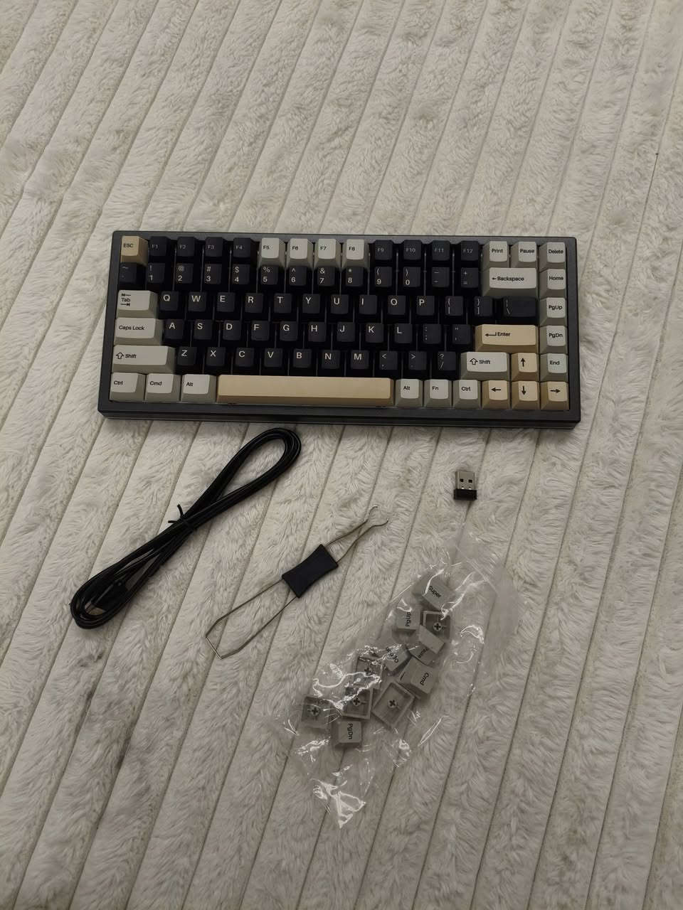 كيبورد YUNZII YZ84 Pro جديد و كامل 
واير وايرليس و بلوتوث 
الحجم 75 لون السويج اصفر 
ء RGB كامله + جانبيه 
وياه كي كابس اضافي


**إذا كنت صاحب هذا الإعلان وتريد حذفه لأي سبب، رجاءا أرسل رسالة إلى الدعم الفني**