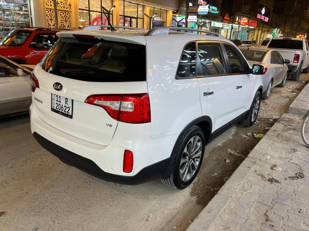 السلام عليكم ورحمة الله وبركاته اخوان سيارة للبيع كيا سورنتو موديل ١٤رقم بغداد دولي محرك ٦سلندر دوش سبعة راكب تبريد ثلاثة قطع فول مواصفات عدا الفتحة تخم تاير حجم ١٩بصمة تشغيل بصمة أبواب مري شفط كراسي كهرباء جلد بلاد حساس خلفي وامامي تحكم ستيرن لايت لد السيارة مكفولة من الضربة والصبغ بيهة صبغ ربع الجاملغ الامامي الايسر فقط بدون ضربة أو معجون السيارة جاهزة ومرتبة ونظيفة مكان السيارة بالبصرة السعر ١٨٠ورقة وبي مجال للاستفسار الاتصال على الرقم *********** البصرة, العراق
