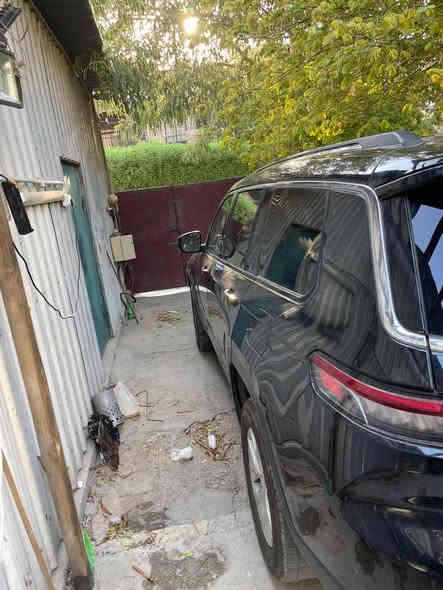 السلام عليكم 

جيب شيروكي لمتدد ٢٠٢٣ بدون ايرباك صبغ ربع الجاملغ الخلفي من الاسفل قرب هلال الجاملغ

تبديل القطع بلاديه نفس اللون ثلاث ابواب
بندي بلادي نفس اللون 
اليمنه بابين واليسره الباب الاماميه لان الأبواب المنيوم للجيب جميع الهيكل

بدون ايرباك بدون 

السعر 350 و بيها مال بسيط 

رقم بغداد 

 ***********
