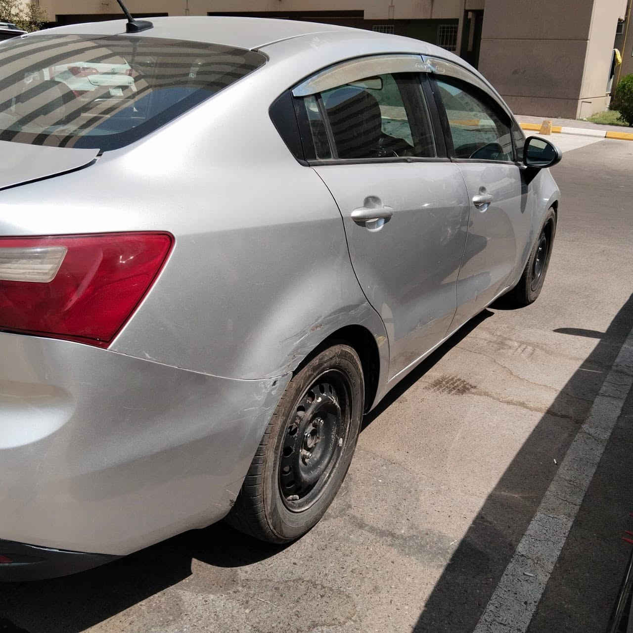 للبيع كيه ريو وارد امريكي. حادث جاملغ  مكينه وكير وصدر وتخم تاير وتبريد كله مكفول رقم ادياله  مشروع وطني تحويل بغداد بأسم مره تحويل مباشر سنويه ساقطه.  السعر 65وبيه مجال حك جيه مكاني السياره بسمايه   استفسار اتصال بل رقم  ***********
