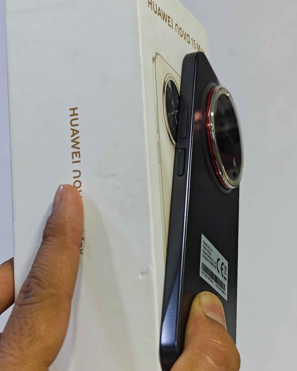 السلام عليكم للبيع HUAWEI Nova 15 MAX استخدام بسيط نضافته نضافة الجديد كامل ملحقات الاصليه بعده بضمان الوكالة ذاكرة 256 عشوائية 16 جهاز مواصفات قوية جدا السعر 340 الف مكاني البصرة *********** البصرة, العراق

