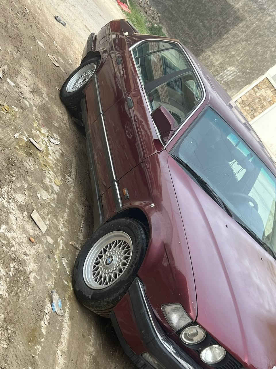 سلام عليكم بي ام حجم 730 
موديل 94 
محرك وكير سليم 
فتحت سقف وسياره حلوه بيه شغلات خفيف يراد ترتيب 
مكان سياره بغداد الدوره 
سعر 34 $
رقم ***********
