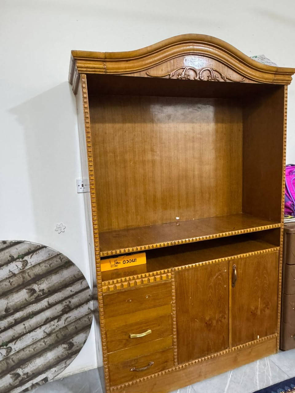 سلام عليكم مكلفه بنشر غرفه اخشاب صاج تزكام اصلي اخت الجديده سعرهه مليون وتلثميه وبيهه مجال وكاروك جديد سعره 100وبي مجال المكان الكريعات هاذه صاحب الغراض وليحب يتواصل ويا موجود ***********
