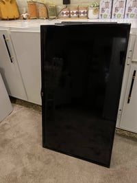 تلفزيون • ٤٢ بوصة • شغال