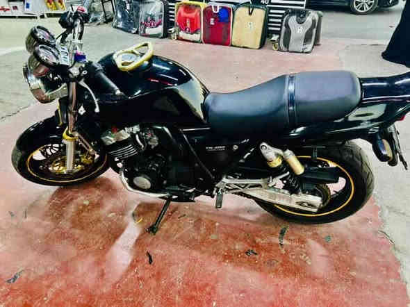 سيبي فور 
جيل اول ١
نضافه  فول 
شلعه معدل ١٨٠ 
مال جناي  الماطور 
يعوزو  ترتيبات لايت اشاير  بلكات  بنز  سطاب 
قير هذني دينار ماتخلي علي 
وجدام العين الموشراي لايتصل  ولايتواصل 
السعر ١٣ وبيها مجال 
مكان  مخمور  
تواصل وياي *********** 
واتساب   شعندك ايراني مراوس همين يرهم
