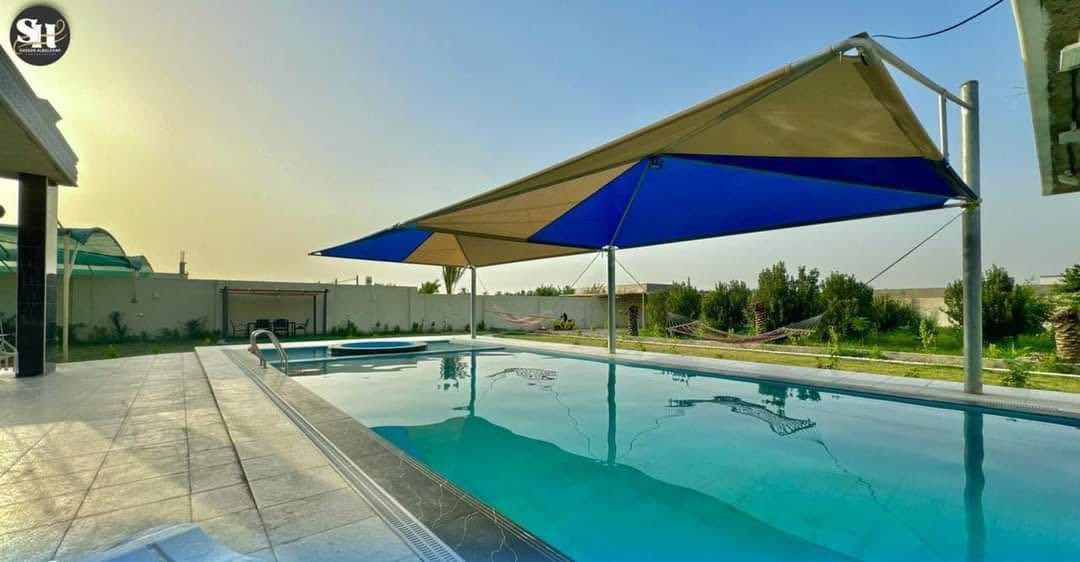 مزرعه بيت الورد 🌹 
رقم الحجز(***********)

إحجز مزرعتك وتمتع بالخصوصية التامَّة 🥰

يتوفرُ جميعُ الخدمات التي تخطرُ على بالكم مع أجواءِ الطبيعةِ الخلابةِ الساحره 😎 

مميزاتُ بيت 🌹

1. مساحة المنتجع دونم

2.التيار الكهربائي على مدار 24 ساعةٍ كاملة دون إنقطاع ويتوفرُ فيه مولدة كهربائية تعملُ بنظام التشغيل الأوتوماتيكي ☺️

3.مسبح خاص للأطفال 👧 👦 

4.مسبح خاص للكبار حجم 12 في 6 متر  

5.يحتوي منتجعنا على ألعابٍ للكبار (( منضدة 🏓 + فيشه ))

6.صالة كبيرة مؤثثة ومكيفة +2 غرفة نومة ومكيفة + مطبخ على الطراز الإيطالي مؤثث بشكلٍ كامل 😍

7.جلساتٌ خارجية من الطراز الفاخر جداً 
 

8.مكانٌ مخصص للشواء مجهز بجميع الإحتياجات الخاصة لذلك 😍

9.مجموعة صحيات داخلية وخارجية متكاملة 

10.تتوفر سماعة داخلية دي جي 🎵

11.علماً يتم تعقيم المكان بشكلٍ كامل بعد كل إستخدام 😷 

إحجز ☀️ إسبح 🏊 إشوي 🐟 وإقض أحلى وأمتع الأوقات مع عائلتك في أجواءٍ صيفية جميلة 

#العنوان_صلاح_الدين_قضاء_بلد.. 

للحجز والإستفسار 
الاتصال على الرقم 
***********
او مراسلتنا واتساب
