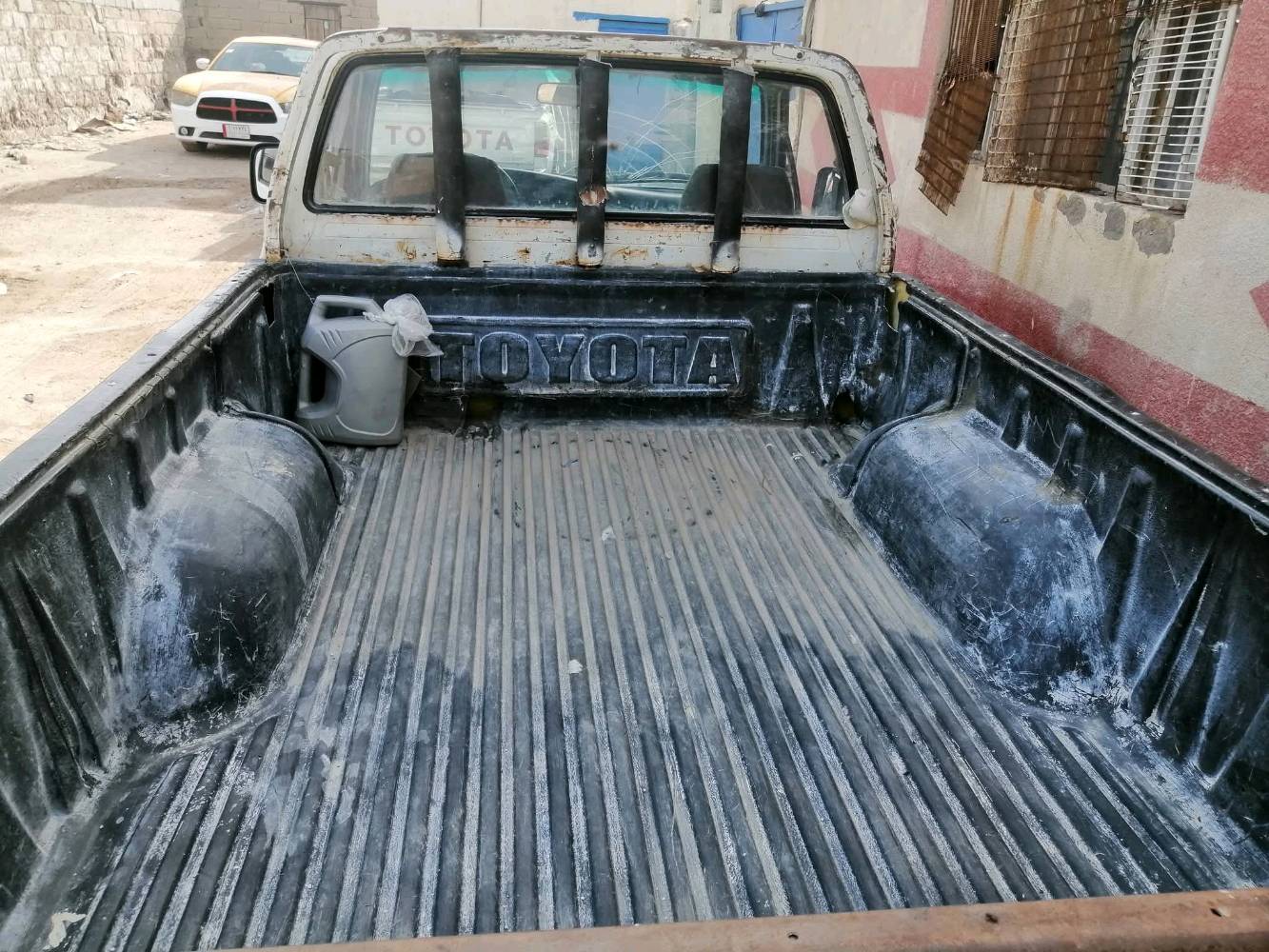 سياره تويوتا موديل ١٩٩١ بسمي مشروع وطني رقم واسط كامله ما بيها اي نقص  عل البلاد ما مصبوغه مكفوله كير ومحرك واكسن ومن الكص والحادث كهربائيات شغاله السعر 50 وبيها مجال العنوان البصره المركز للاتصال على الرقم ***********