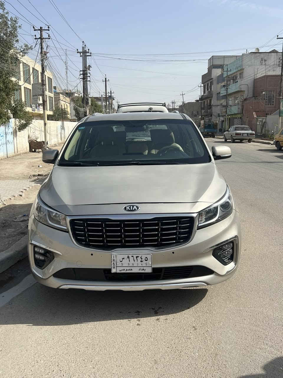 سلام عليكم
كيا كرنفال خليجي 2017

سياره جاهزه خير من الله

كير مكينه مكفولات

صدر خير من الله 

مكينه 3500دوش المرغوب اضافه منضومه غاز 

مواصفاتهه عاديه 
بيه رش صبغ حزام بل امارات بدون ضربه 

السياره عارضه178بيه  مجال للطيبين 

مكان زيونه او امين 

الرقم بغداد بسمي 

رقم الهاتف ***********
