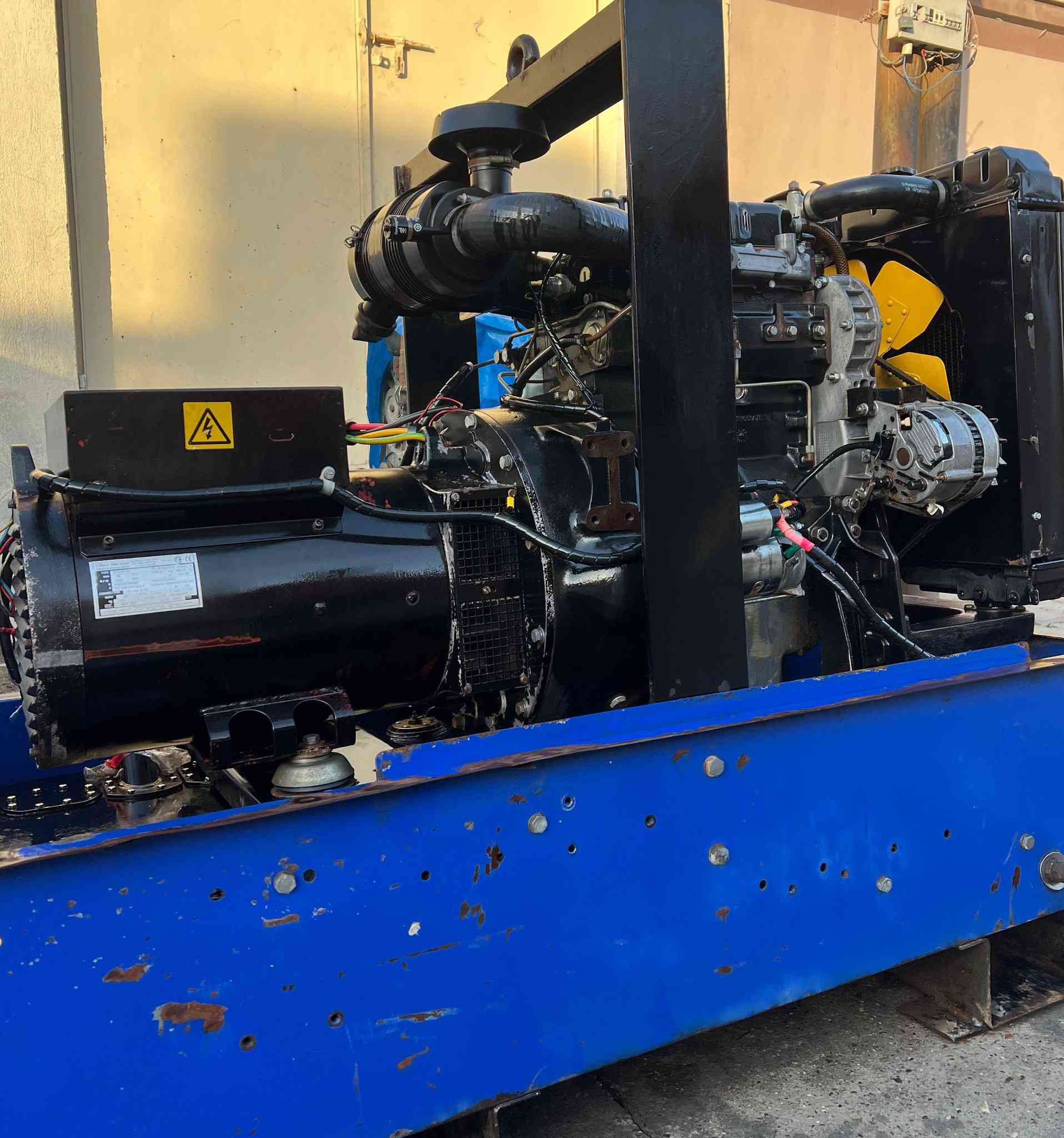 سلام عليكم 👋 للبيع مولده بلادي أوربي نوع بيركنز انكليزي 91 ملم 30 كيفي موديل 2010 ملاحظة مولده على وضع شركة سعر اتصال على رقم ***********
***********
