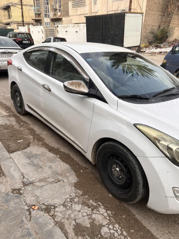 النترا 13 خليجي بيها باب خلف السائق صبغ وبيها باردات وتكحيلات ماشيه 220 مكينه 1600 دوش مكان السياره مدينه الصدر رقم الهاتف ***********
