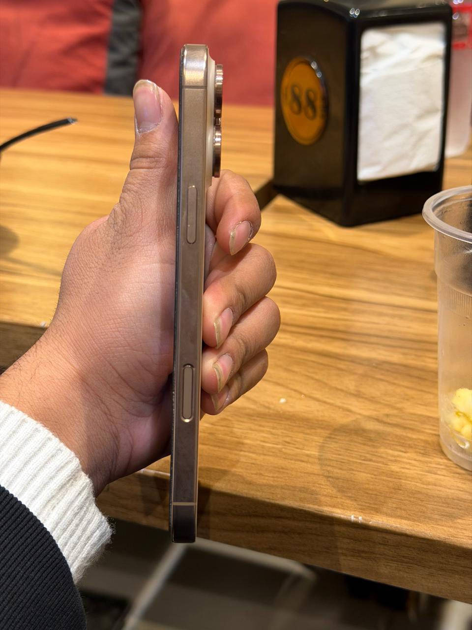 سلام عليكم آيفون 16برو ماكس  ماستر  بطارية ١٠٠  مشحون ١٣٥ علوان بغداد سعر مليون ٤٠٠ رقم ***********
