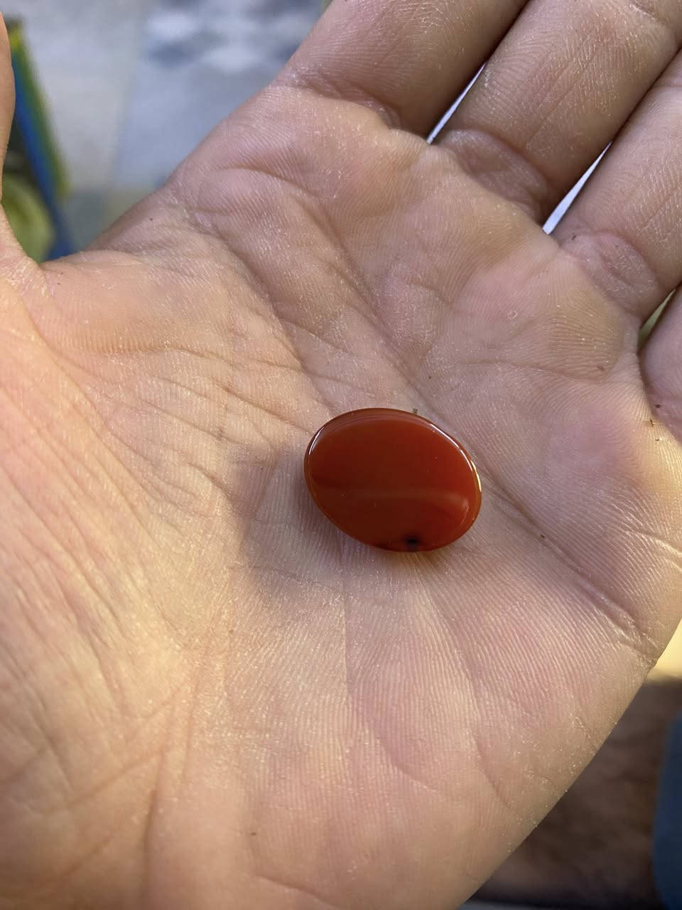 عقيق يماني كبدي بيها مشف كلش حلو وبيها دمار و نقطة سودة حجرة كلش حلوة السعر 20 يوجد توصيل جميع محافظات العراق 
*********** /واتساب
