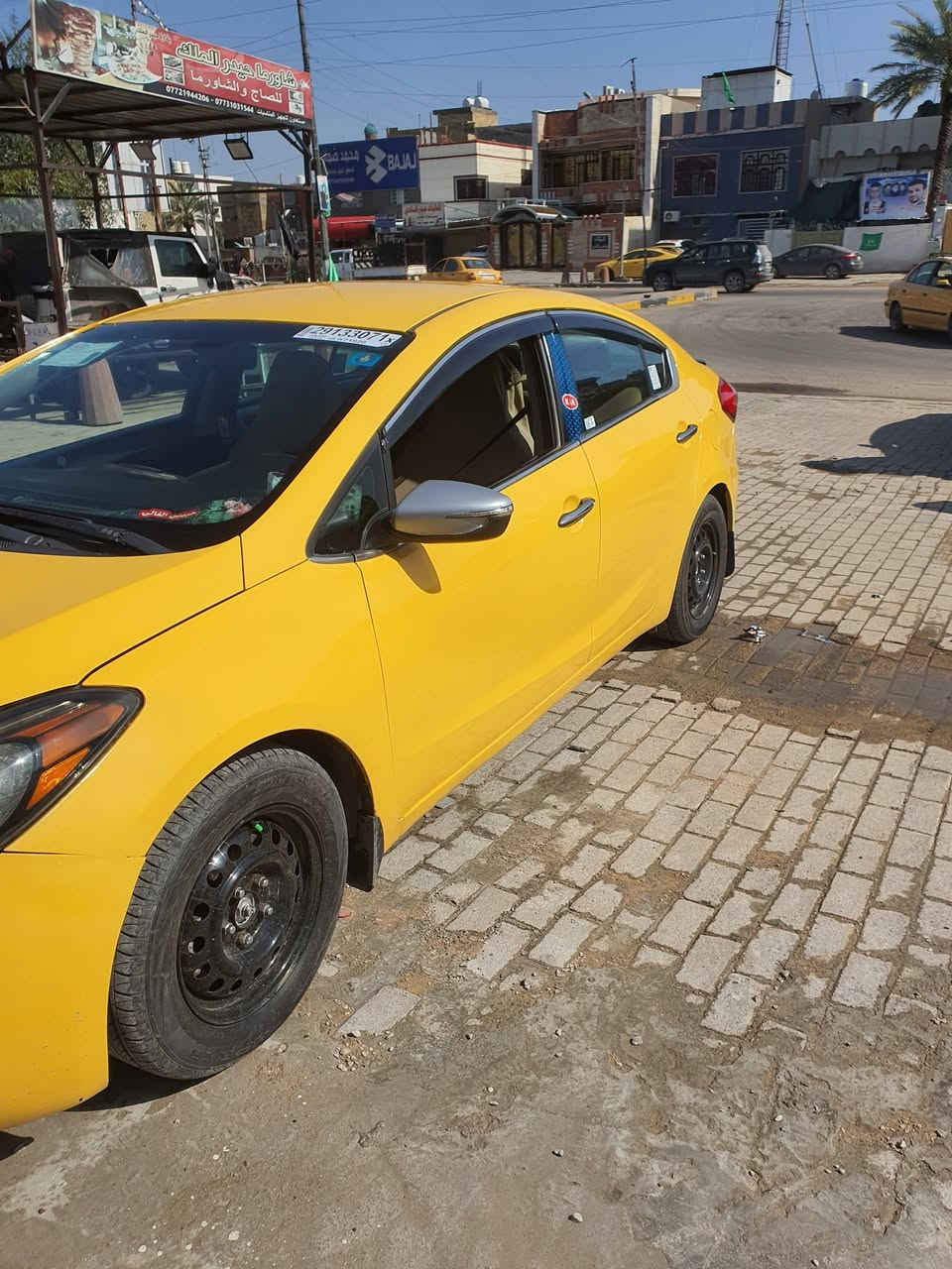 سلام عليكم سيارة فورتي وارد امريكي مديل 14 مكفوله شواصي ولغود وبجم وصندوك مكفوله الله يشهد  جاهزه من كلشي مال جناي ياخذه ويترحملي 
عارضه ١٠٠ $ وبيه مجال 
مكاني مدينه لصدر قطاع 19

للإستفسار  .... ***********
