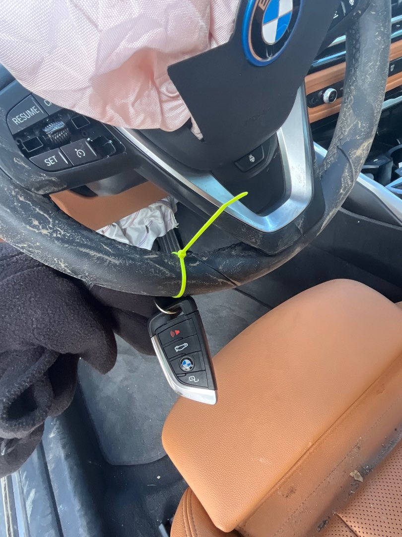 السلام عليكم للبيع bmw i4 موديل 2024 حجم 40
واصله عمان الحره  بعد اسبوع 
سياره كهربائيه فقط 
٥ كامرات 
رادارات
شاشه كبيره 
ماشيه ١٠ 
للاستفسار ***********
