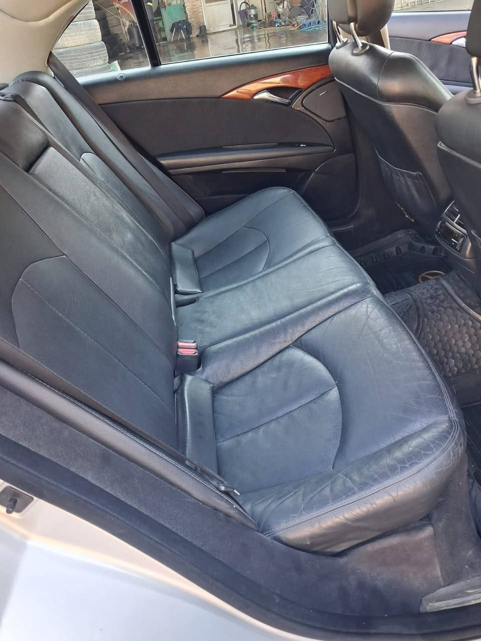 للبيع
مارسدسw211 2008 E200
فول مواصفات رقم اربيل دولي سنويه وهزه جدد 
فتحة سقف داخل اسود جلد وسقف ابيض
تدفئة كشنات
كشنات كهرباء خزن ميموري ثلاث وضعيات
ستيرن كهرباء ودركة صاج
مرايات كهرباء وشفط وتعتيم ليلي
تچاوي كهرباء
تبريد منفصل امامي
تبريد منفصل خلفي 
حساسات امامي خلفي
زراكات لايت
لايتات داينمك ولد نهاري
وباقي المواصفات المعروفة
السيارة بدون حادث بدون ضربة فقط صبغ ربع بنيد 
ويل AMG 17
السيارة جاهزة بدون اي نقص مكينة كير صدر كهربائيات كله مكفول
وعليها ادامة كاملة بلكات مجاول نوزلات  دهن وفلاتر كلها جديدة
السعر 118 ورقة وبيها مجال 
المكان بغداد حي الجامعه ‭٠٧٧١ ٨٤٠ ٦٧٧٤‬
