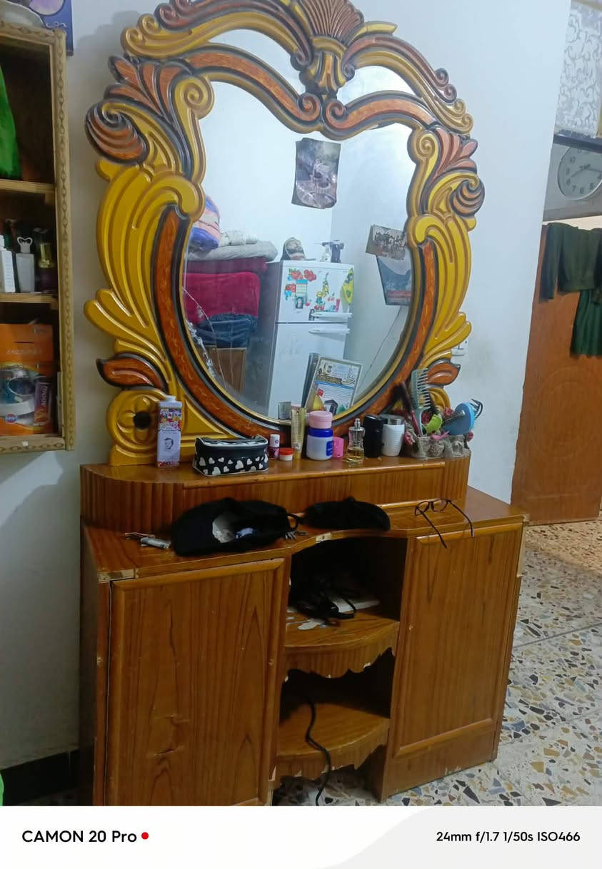 اغراض للبيع نضيفه غرفه خشب صاج ثقيل نضيفه 200 وبيها مجال وكنتور 3 باب صاج خشب صاج نضيف50  ديوان مابيه اي اضرار عشر مقاعد 150البوفيه 50 الطباخ 40 وبيهم مجال


**إذا كنت صاحب هذا الإعلان وتريد حذفه لأي سبب، رجاءا أرسل رسالة إلى الدعم الفني**