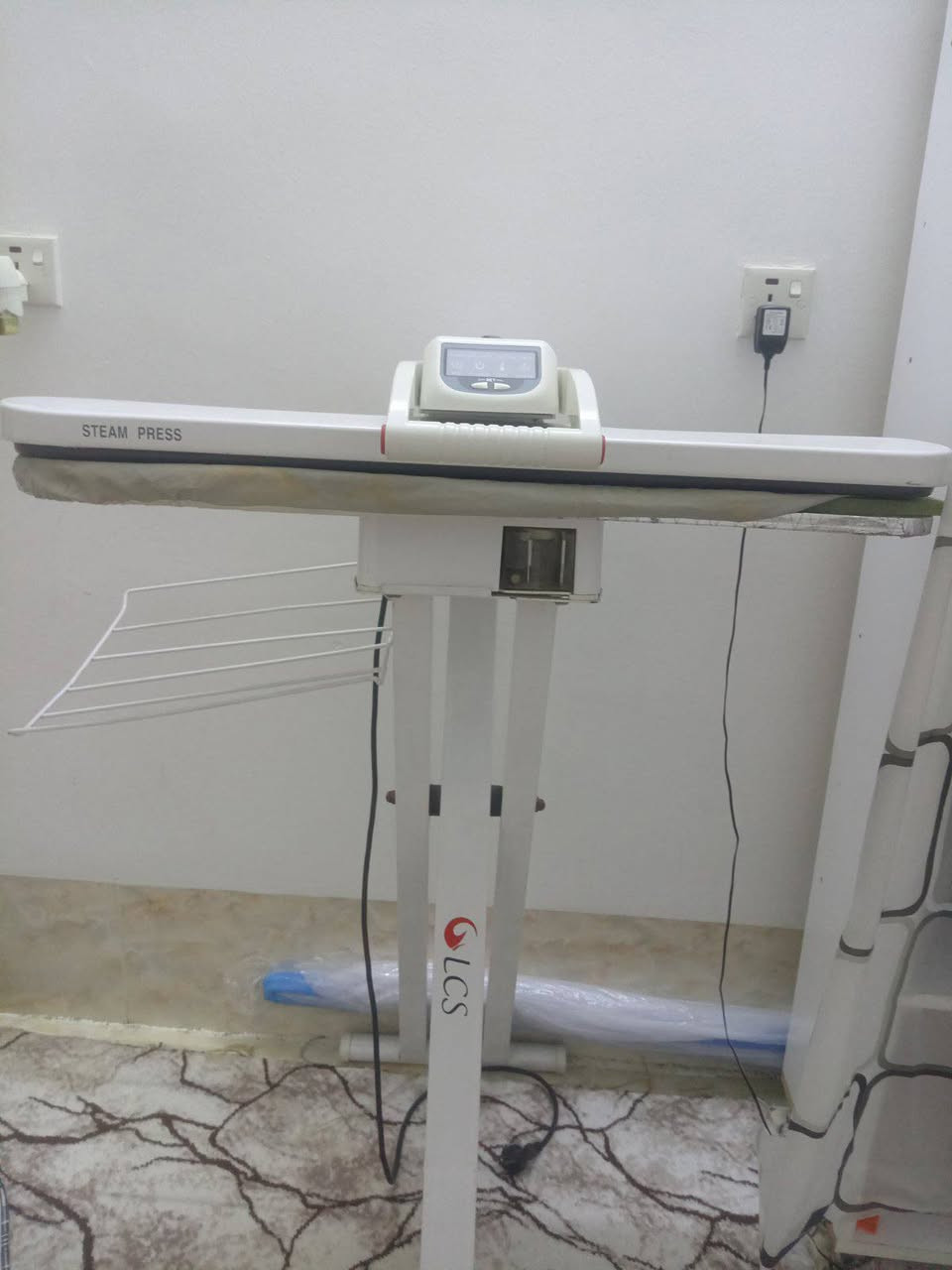 مكوي بؤ فرؤشتن .. زؤر پاك و مةزبوته بؤ ئيشكردن..هيچ كيشةيةكى نيه ..نرخي( ٥٠ )هةزار ..شوين هةولير.. *********** .. شوين هةولير
