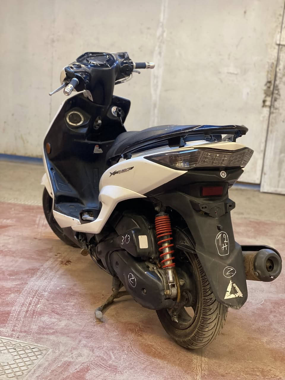 السلام عليكم 
من رخصه الادمن . سكنس لد كوري طلاعات 
 نوزل خطين 
كهربائيات كله شغاله ⚡️
مكينه بلادي خرسه وناعمه 
كلجات رياضي
تايرات جدد
لسعر 900🛵
نكره سلف
جيب وياك فيتار وفحص
العنوان - بغداد /الجزيرة بغداد السياحية 
الشراي يتصل
***********
