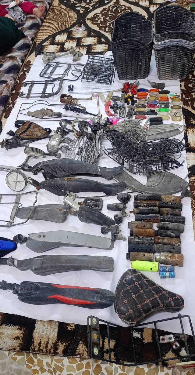 سلام عليكم غراض للبيع شلع ابيع الغراض كدام العين طياريات وره وكدام رماش ثنين سلات خمسه كدام ل قفالاه ثلاثه والباقي كدام العين مكاني موصل حي سماح  ***********
