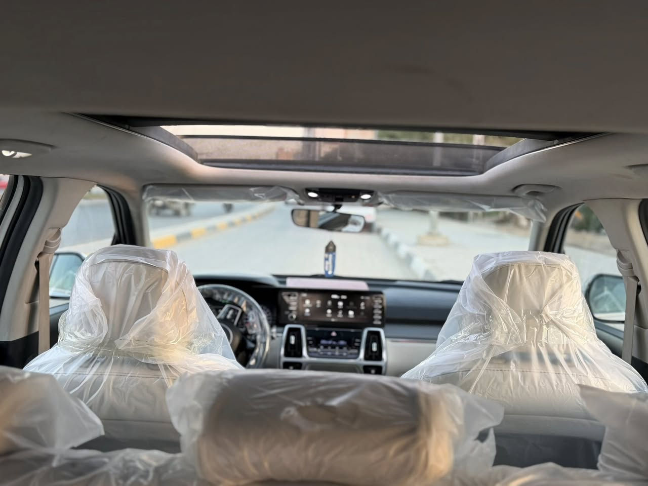 السلام عليكم سورنتو خليجي كفاله عامه
موديل2021١مواصفات 

1بانوراما 

2كامره خلفيه

3حساس خلفي

4حساس امي 

5كشنات كهرباء

3قطع تبريد 

7مودات قياده 

8بردات خلفيه

9تشغيل عن بعد 

10حساس اطاطرات 

11مشتشعر طرق 

12صندوق كهرباء

13تحكم اضرء محيطيه 
14كاربلاي
15اندوريد اوتو 
16مانع انزلاق 

ممشه السياره 117الف كيلو 

وهواي مواصفات بيها سياره بسمي 

السعر 280

..***********

مكاني كربلاء
