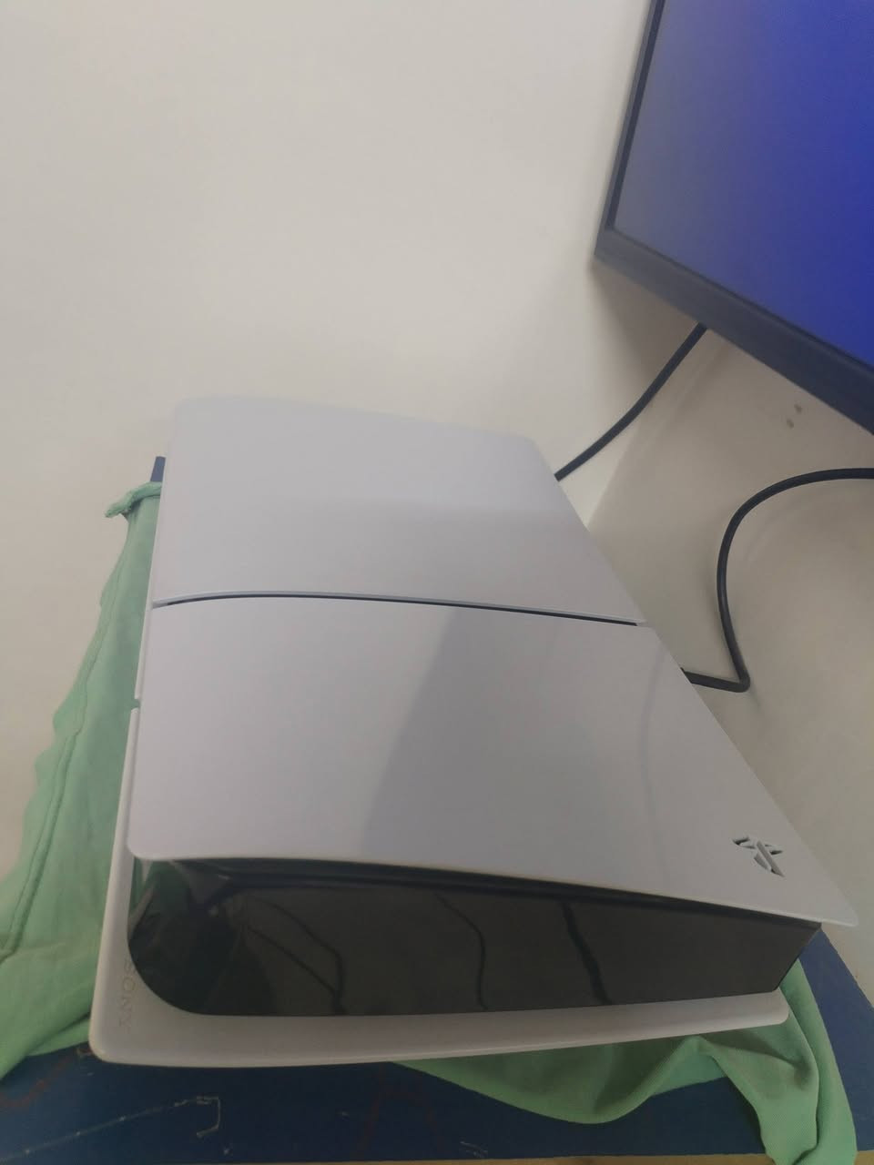 بلي 5 سلم واحد تيره اوربي نضيف فول مع يو بي اس 1800 ويا حساب بي 20 لعبه ويا قرص جي تي اي نسخه 5 سعر 800 / ***********
