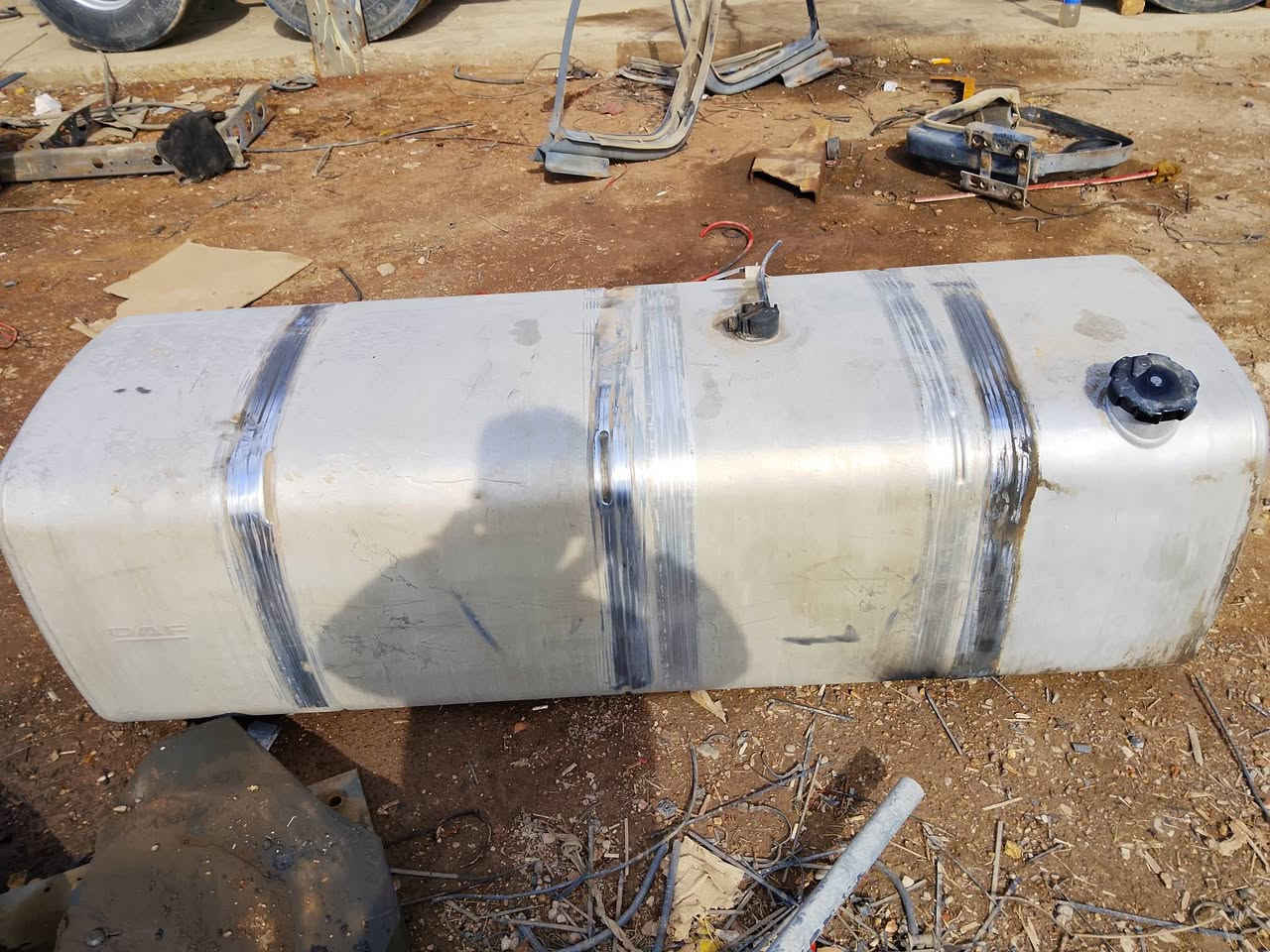 تانكي للبيع 750لتر هوه وقواعده 3 كامل للبيع الاتصال ***********
