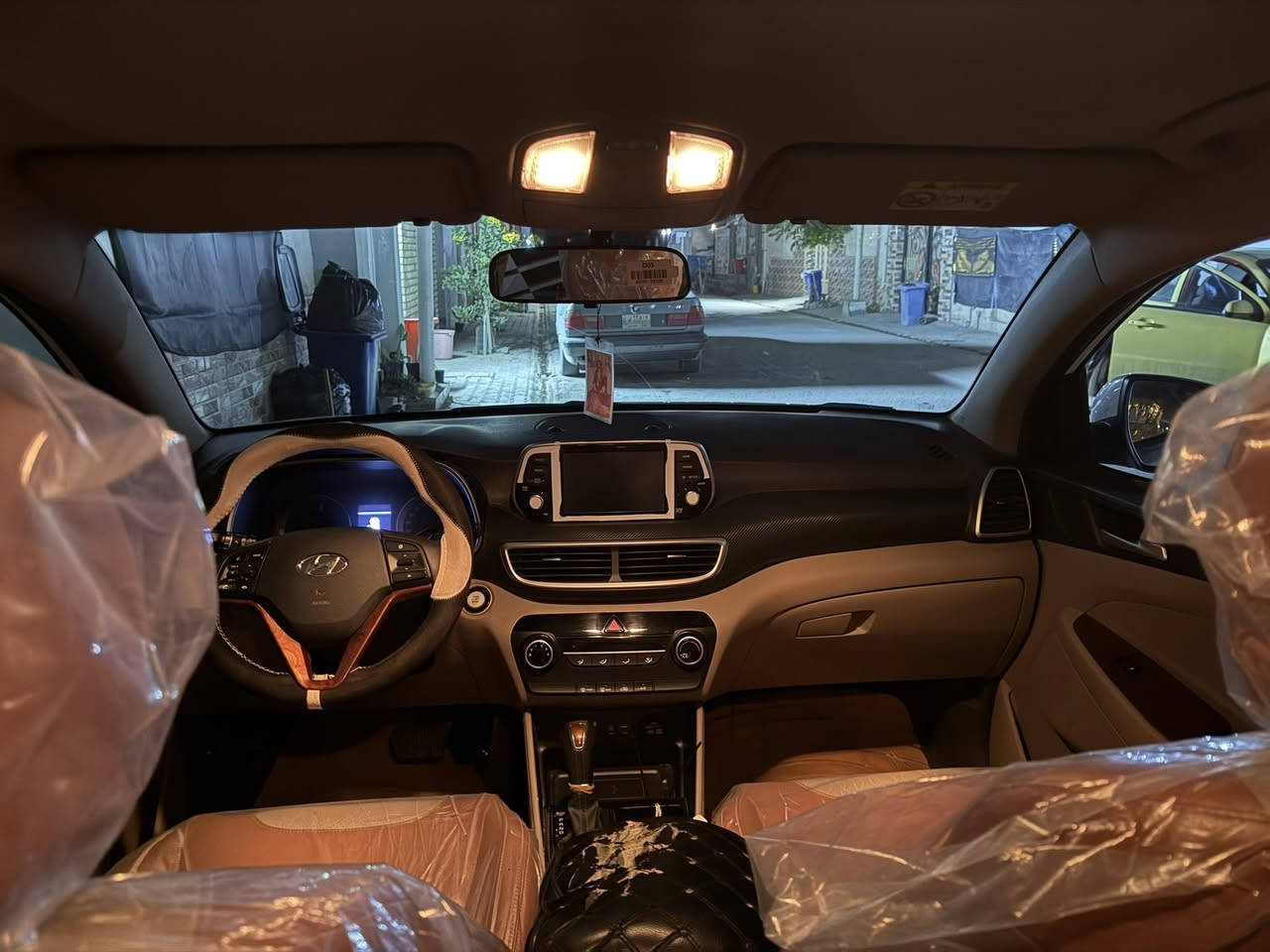 السلام عليكم 
توكسان مديل 2020
موصفات 
بصمه 
جلد
تحكمات
تبريد قطعتين
لسياره نظيفه جداً 
بيه صبغ بالبنيد وصبغ بالجاملغ الخلفي عكس السائق 
ماشية ١٢٧ الف 
السعر ١٩٠ وبيه مجال

رقم الهاتف: ***********

العنوان: النجف كوفه
