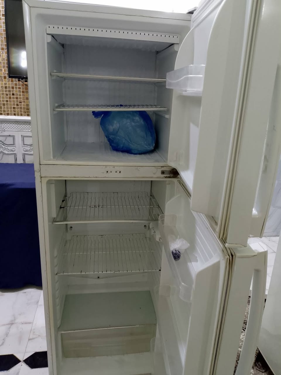 ثلاجة18 قدم لبيع العنوان كاطون رقم ***********
