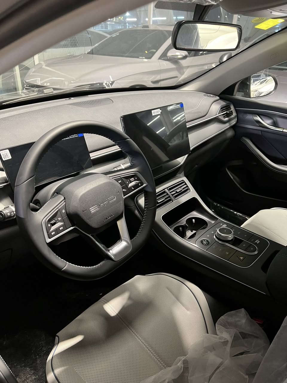 زيرو 2025
المواصفات 
شاشة متحركة حساسات كاميرا خلفية مثبت سرعة 
كشنات جلد رياضي كير ماوس اوتو هولد لد امامي خلفي لايتات زنون  انظمة قيادة وباقي المواصفات معروفة 
تترقم شمالي فقط علماً السياره زيرو مماشيه 
مكان السياره اربيل 
السعر قفل ١١٨ 
***********
واتس اب
