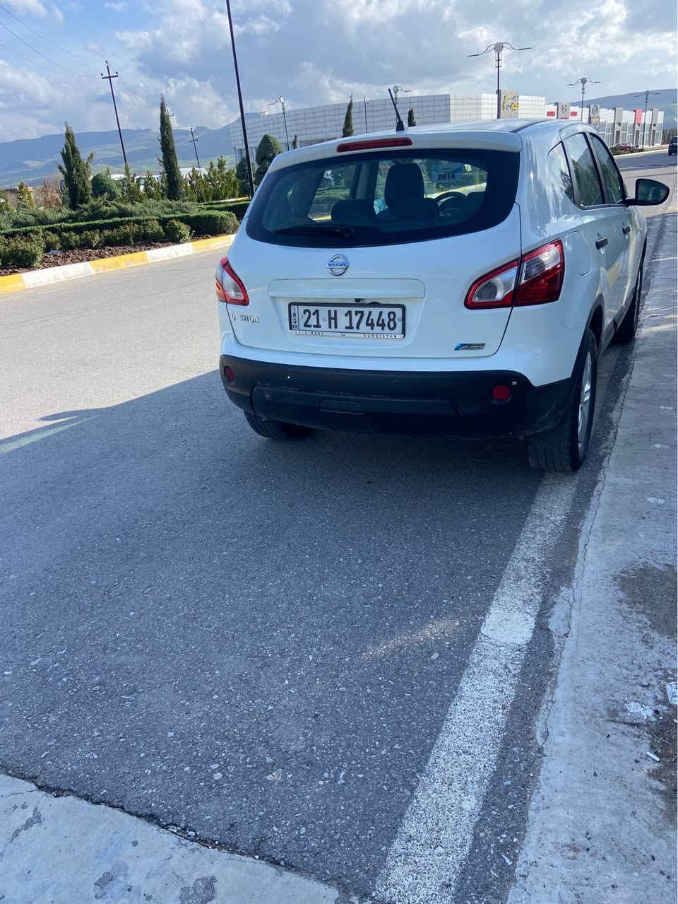 نيسان قاشقا موديل ٢٠١٤   خليجى سفرى شه ريكه  بى بوياغ گيرو مه كينه به شه رت نه كراوه ته وه ١٣٣ هه زار روشتوه  سه نه وى ره قه م تازه يه بى مه سع فه  نرخى ١٣٥ كه لا و معامه له  *********** السليمانية, العراق
