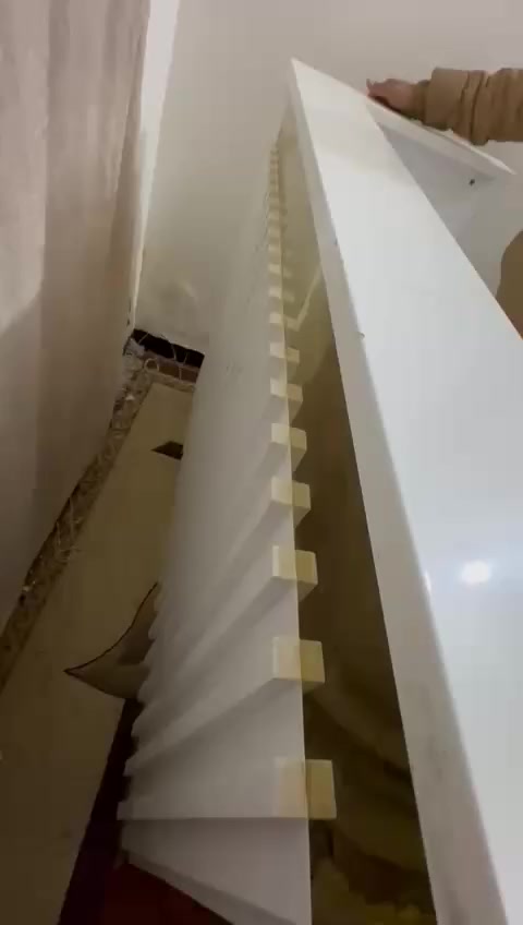 سِلَآمًوٌ عٌلَيَکْمً ذِنِيَ آرفُوٌفُ مًآلَ سِوٌآقُ کْآمًلَهّ بًعٌدٍهّنِ جّدٍدٍ  آلَيَ يَريَدٍهّنِ بًخِدٍمًتٌهّ ***********
