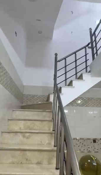 مشتمل للبيع 45 متر واقع حال 50 متر طابقين 
في ام الكبر والغزلان
 يحتوي الطابق الاول 
استقبال ومطبخ وصاله وخدمات 
الطابق الثاني
غرفة نوم وصاله وخدمات 
للاستفسارالاتصال على 
سيف الساعدي  ***********
او مراجعة مكتب الدار للعقار 
عنوان المكتب ام الكبر والغزلان مقابل اسواق العجوز
