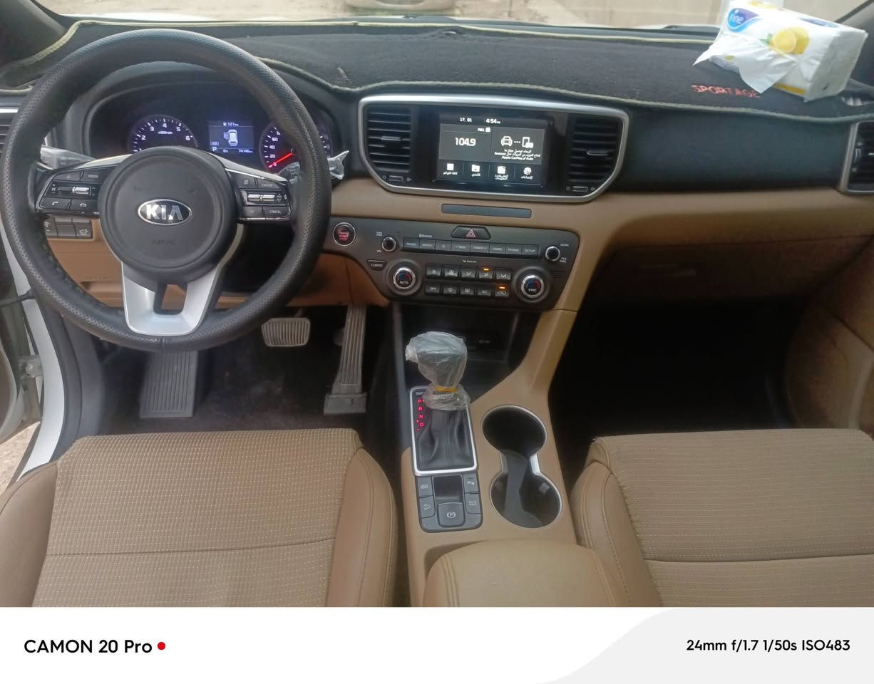 سلام عليكم من رخصت الكروب سبورتاج 2019  دوش 2000 خليجي ابيض اللون 1/1 فول بنوراما بصمه شاشه تحكم جهتين صندوق كهربائي كشنات كهرباء السياره ماشيه ٧٤ الف رقم دولي سنويه باسمي (للبيع فقط) استفسار الاتصال ع هذا الرقم *********** ابو احمد السعر 208
