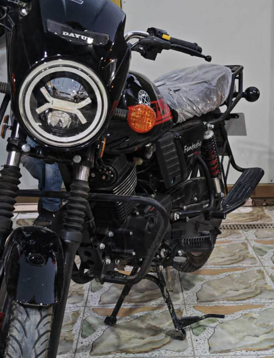 دراجة دايوان موديل 2026 للبيع

الدراجه مشتريها جديد صار اسبوعين و ماشيه 180 كيلو بس.

رقم أربيل تحويل وكاله موجود تحويل سنوية موجود و بسيط.

سبب البيع حجم الدراجة كبير عليه ما گدرت الها.

صور الدراجة موجوده و اكو فيديو اذا تريد تشوف تشغيلها، الدراجه نضيفة كلش و جديده و قوية، اذا مهتم تواصل وياي ماسنجر او على رقمي:
***********
***********
077--225--6644-7

الدراجة سعرها مليونين و 350 الف، و بيها مجال حلو للشاري.

و ما يكون خاطرك اله طيب ✨.
