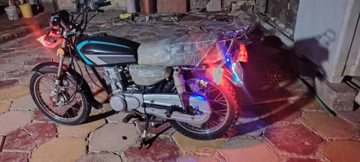 سلام عليكم دراجه ايراني
اوراق اصولي موديل ٢١ ب٦٥٠ وبيه مجال صاحب الدراجه سيدعلي الموسوي  وهذا رقمه ‏‪***********‬‏
