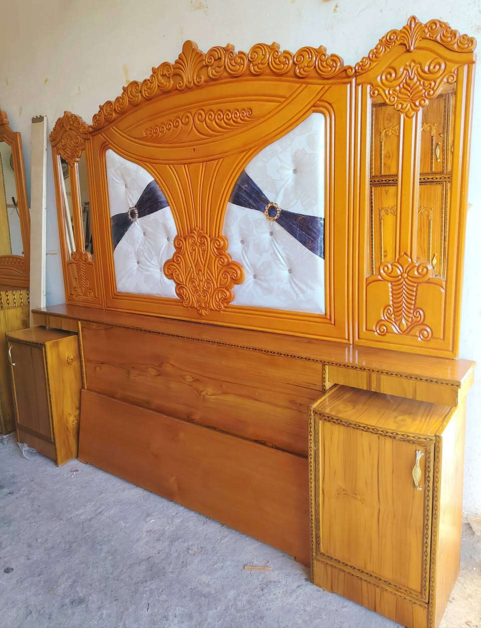 غرفه ٥ ابواب ملحق استخدام قليل جاهزه مصبوغه وكامله اي ضرر ما بيهه اخت الجديده السعر 750 قفل بدون عمله مكاني بغداد الشعله رقمي *********** موجود توصيل
