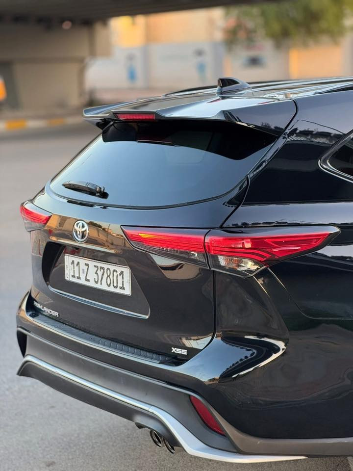 يالله السلام عليكم تيوتا هايلندرxse 2022للبيع او مراوس بسياره اقل 
6سلندر 
٧راكب 
فتحه سقف 
كشنات جلد 
كشنات تدفئه كهرباء 
شاشه جبيره 
سماعه GBL
رادار جانبي امامي 
توقف ذاتي 
السياره فول مواصفات 

سعر السياره290وبيه مجال بصيط
***********
