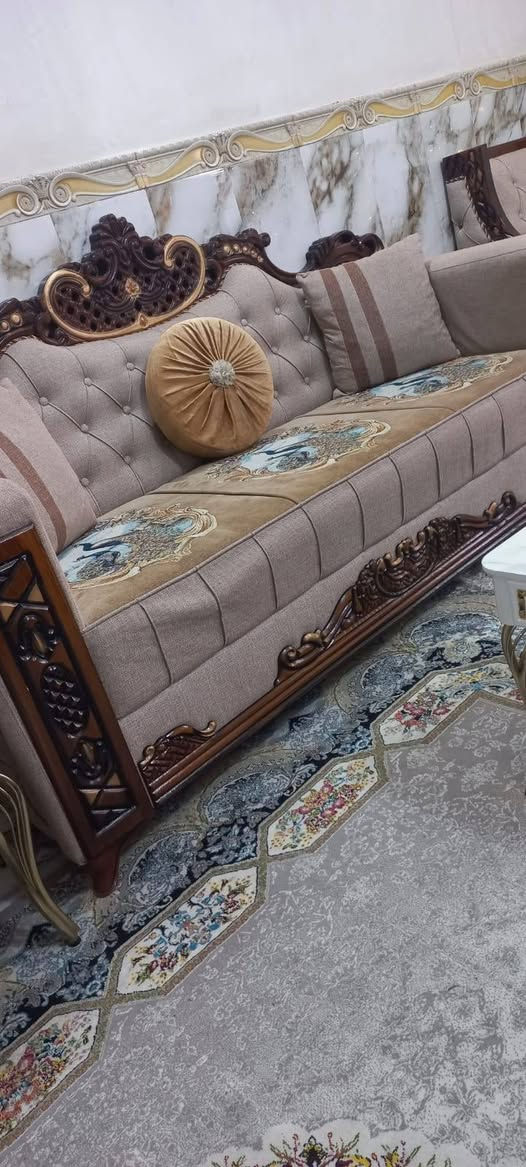 تخم طراز مصري تزكام قماش كتان مواصفاته 2 قنفات كبيرات وقنفه واحده وسط واثنان كراسي مع 4 طبلات واحده كبيره و3 متوسطات الحجم السعر مليون و500 مع الطبلات مستعمل اقل من 6اشهر نظافه فول العنوان كربلاء المقدسة للاستفسار الاتصال ع الرقم*********** ومتوفر واتساب وماسنجر
