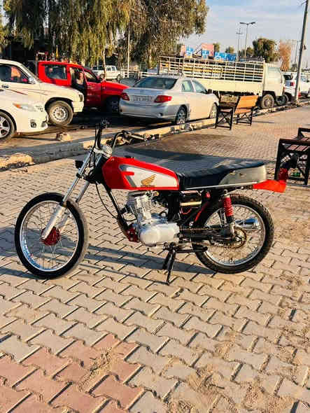 سلام عليكم دراجة للبيع Mkz تعمير كله 25محرك ما مفتوم 
ما بيه اي نقص تجي تشوف بعينك سعر 450بي مجال قليل 
مو شراي لا يتعبني رجأ *********** اتصال خاص مفتوح مكان دراجة حويجه
