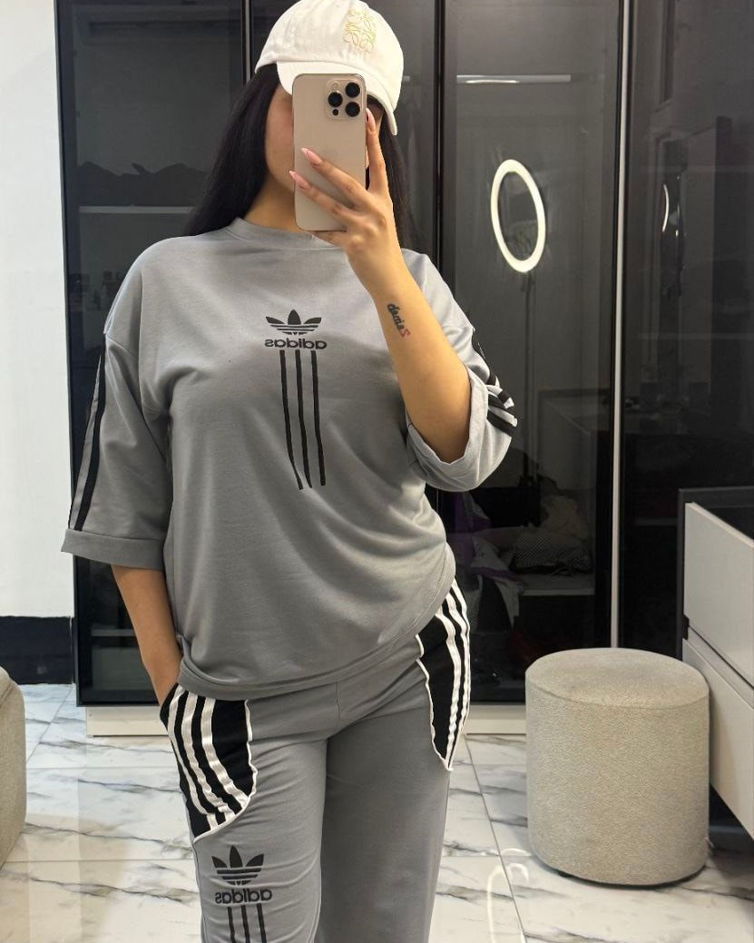 الطلّة المثالية بانتظارك! 🌟
طقم رياضي قطعتين بتصميم "Logo-Centric" وخطوط أيقونية.
✅ متوفر بـ 5 ألوان خرافية.
✅ قياسات مريحة (Oversized fit).
✅ خامة ممتازة وعملية.


**إذا كنت صاحب هذا الإعلان وتريد حذفه لأي سبب، رجاءا أرسل رسالة إلى الدعم الفني**