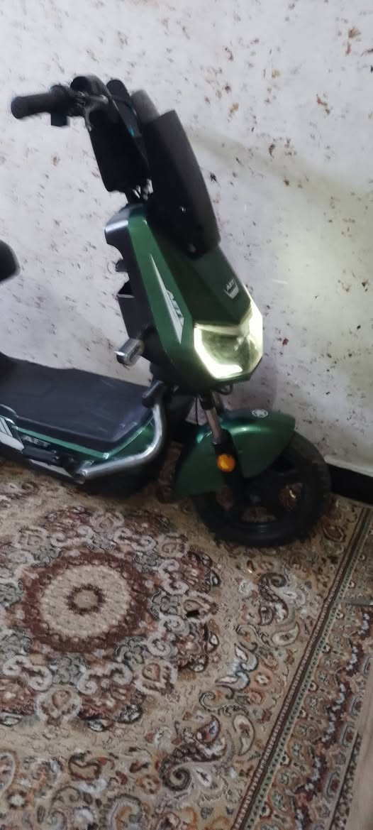 السلام عليكم درجه البيع نضيفه أربع بطاريات دراجه تشتغل وما ناقصهه شي كامله 3 سرع  هورن اشاير يمنه ويسره لايت كلهن يشتغل سعر ب360وبيه مجال ***********
