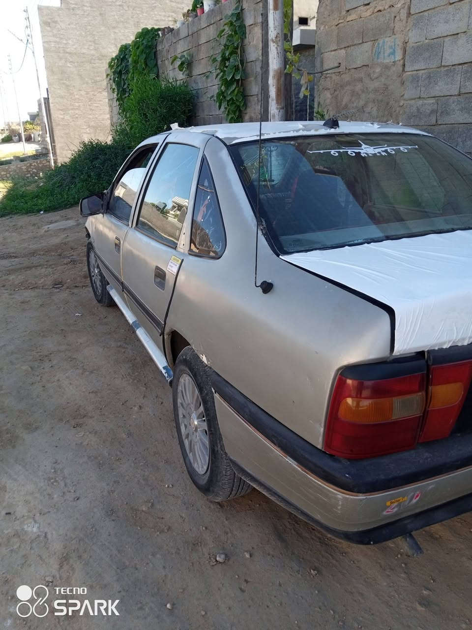 للبيع فكتره محرك 1800 سياره جاهزه وشرط التحويل وصاحبها داخل حديثه السعر22وبيها مجال للشراي المكان حديثه الوسطى نهاية الحولي وهذا رقم صاحبها ***********
