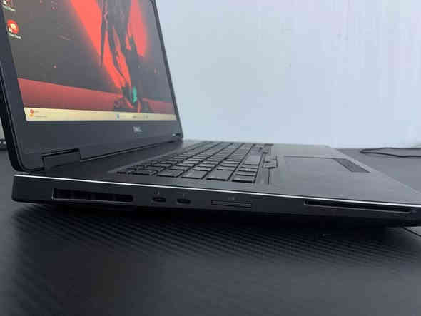 💻 Dell Precision 7730 – محطة عمل للفئات الثقيلة
إذا شغلك هندسة، مونتاج، 3D، أو برامج تحتاج قوة… هذا الجهاز ينطيك أداء يخليك ترتاح سنوات بدون تفكير!

✨ المواصفات:

معالج احترافي Precision Series

كارت شاشة Nvidia Quadro P3200 – 6GB مناسب للرندرة والتصميم

رام 16GB DDR4

تخزين 256GB SSD M.2 سريع جداً

شاشة عملاقة 17.3 FHD تعطيك مساحة عمل حقيقية

🔥 السعر: فقط 570 ألف – بالنسبة لقوته يعتبر صفقة رابحة.

🎁 الهدايا:
شاحنة أصلية + ماوس باد + ماوس RGB + حقيبة

✔️ ضمان 10 أيام من أي خلل – استبدال فوراً
📞 للتواصل / واتساب: ***********
