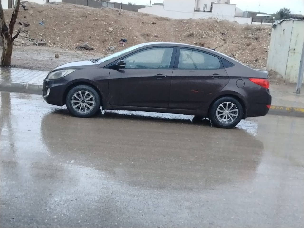 سلام عليكم سياره اكسنت موديل 2017
ضررها قطعتين 
السعر 105وبيها مجال لتواصل رقم ***********
