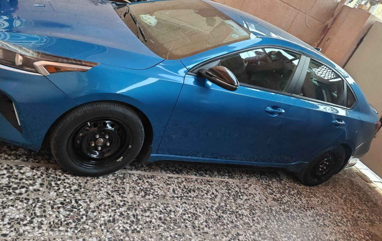 كيا فورتي 23 بيه صبغ 3قطع بدون. دواخل ماشيه 40 رقم بغداد. سعر 140 سياره جديده ***********
