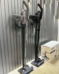 مكنسة كهربائية • متوفرة